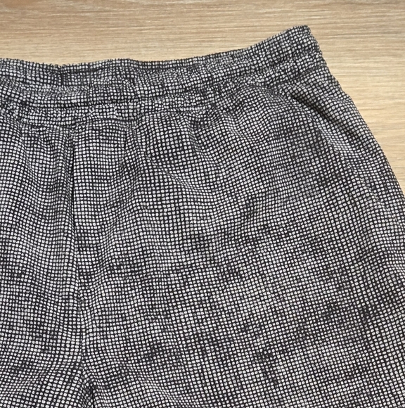 Lululemon Pace Breaker 9" Black White Shorts Size L - Picture 6 of 13